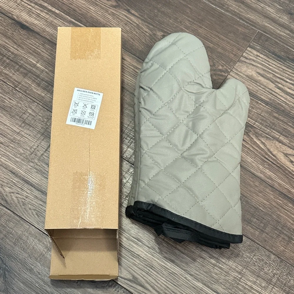 BNWT Arcliber Tan Oven Mitts
